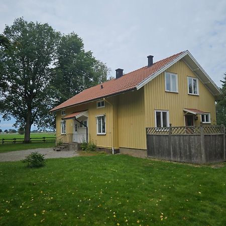 Oernsro Boende Och Staellplatser Skara Zimmer foto